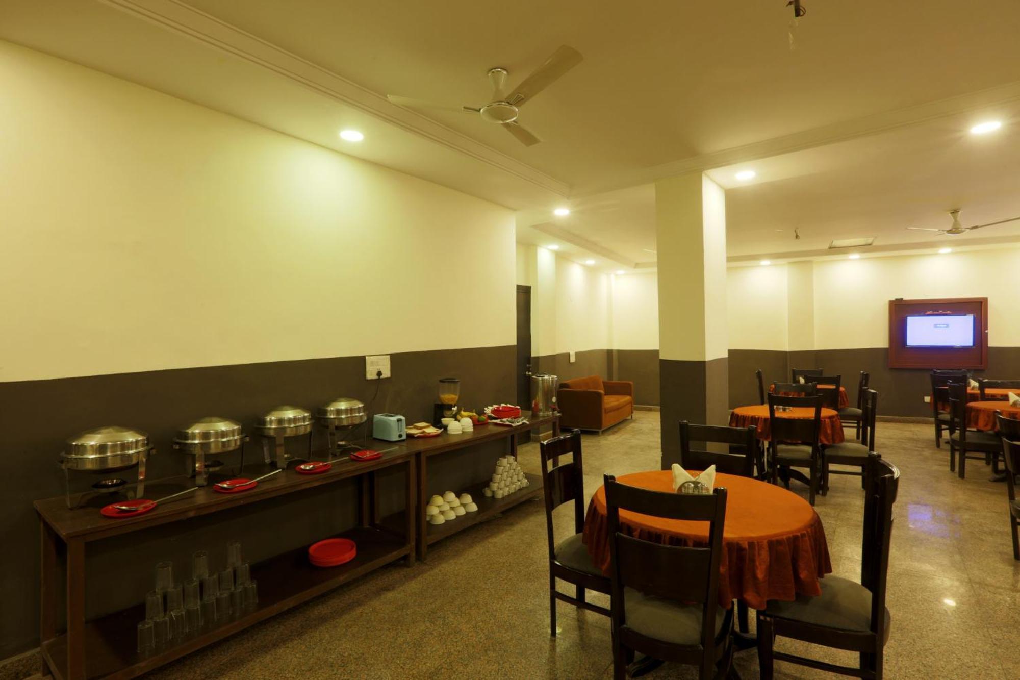 Bed & Breakfast Classic Paradise New Delhi